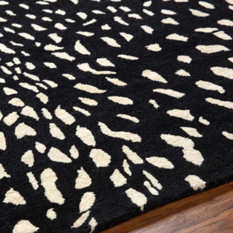 Black and White Hand-Tufted Modern Design Rug For Stylish Home