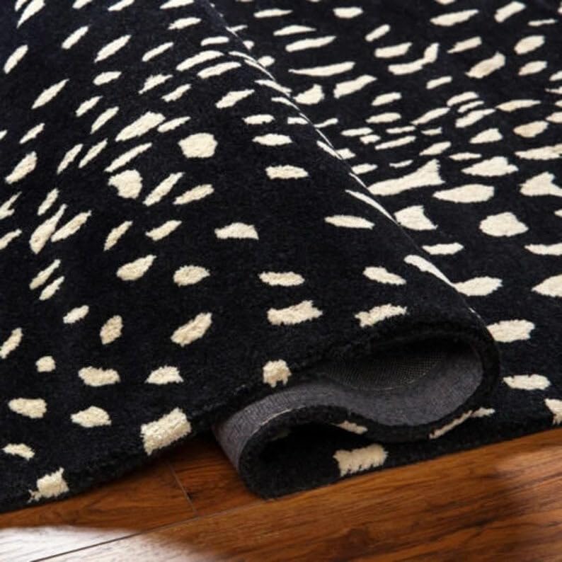 Black and White Hand-Tufted Modern Design Rug For Stylish Home