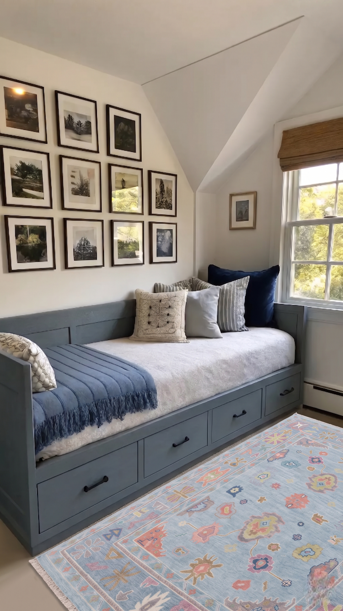 LILIBET hand Knotted Rug