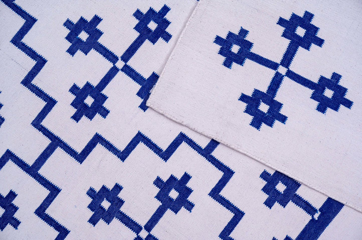 FLEUR – LONDON BLUE & OFF WHITE RUGS