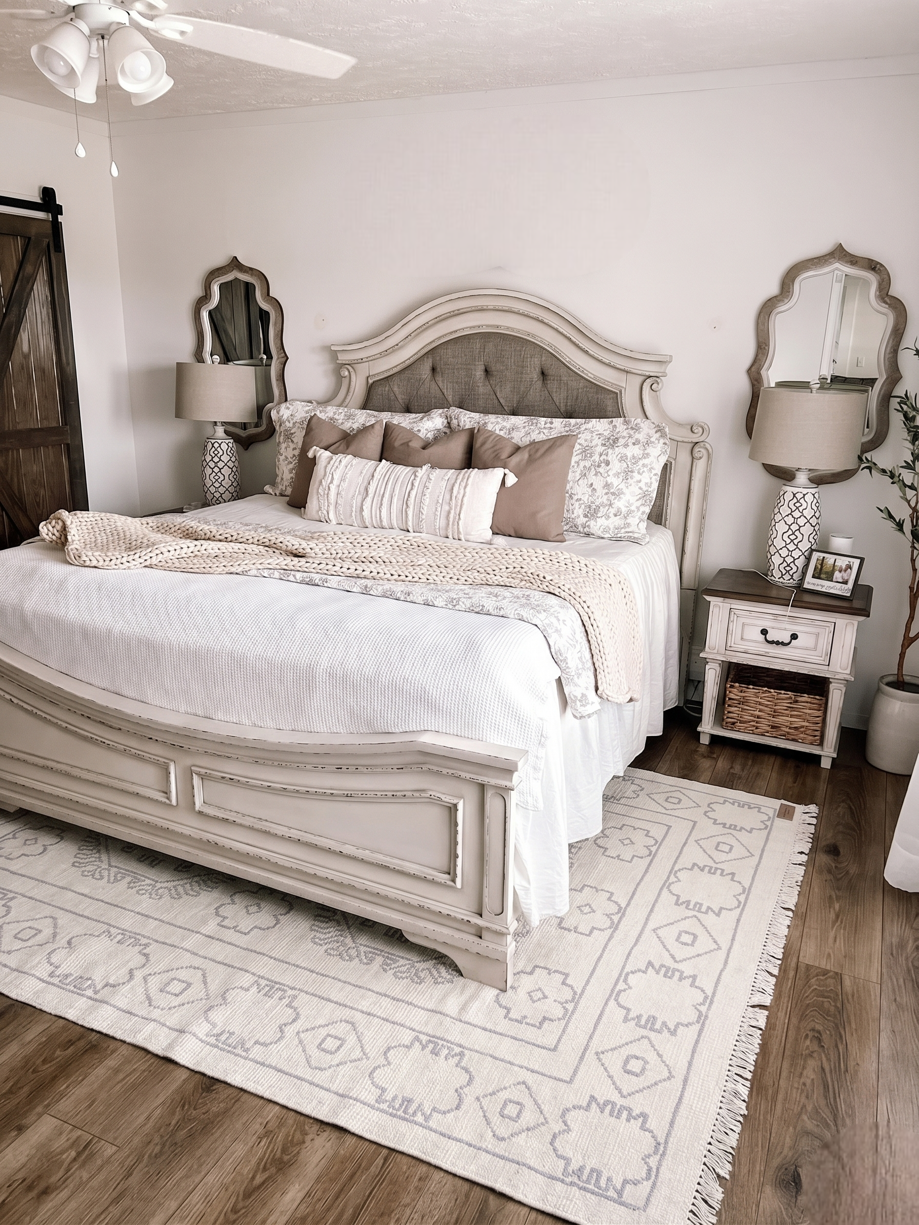 VERA Hand Knotted Rug