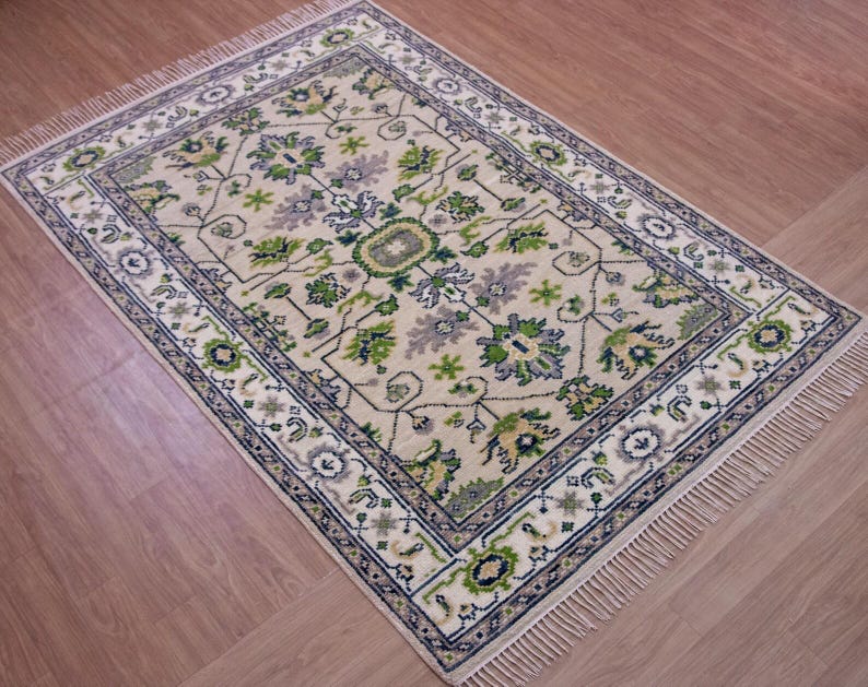 Hand Knotted Ivory Oushak Wool Rug - Floral Medallion