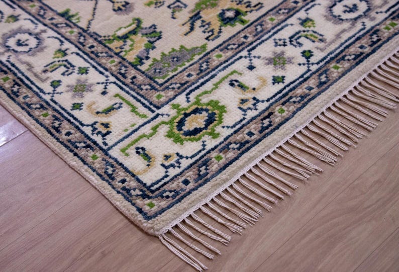 Hand Knotted Ivory Oushak Wool Rug - Floral Medallion