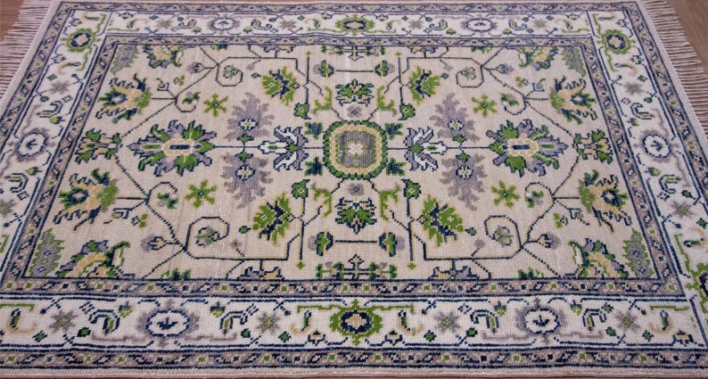 Hand Knotted Ivory Oushak Wool Rug - Floral Medallion