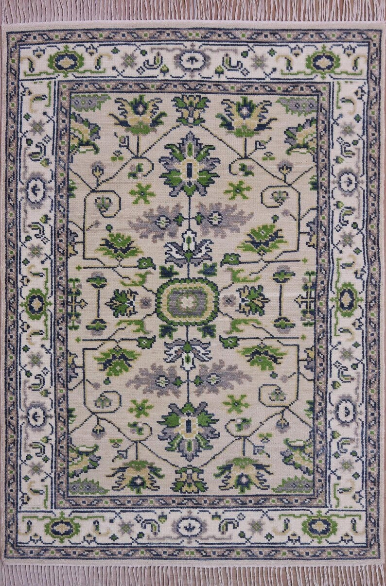 Hand Knotted Ivory Oushak Wool Rug - Floral Medallion