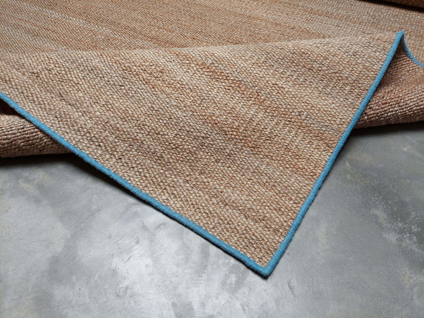 JP0024 BENGAL – NATURAL JUTE & MEDITERRANIAN BLUE RUGS