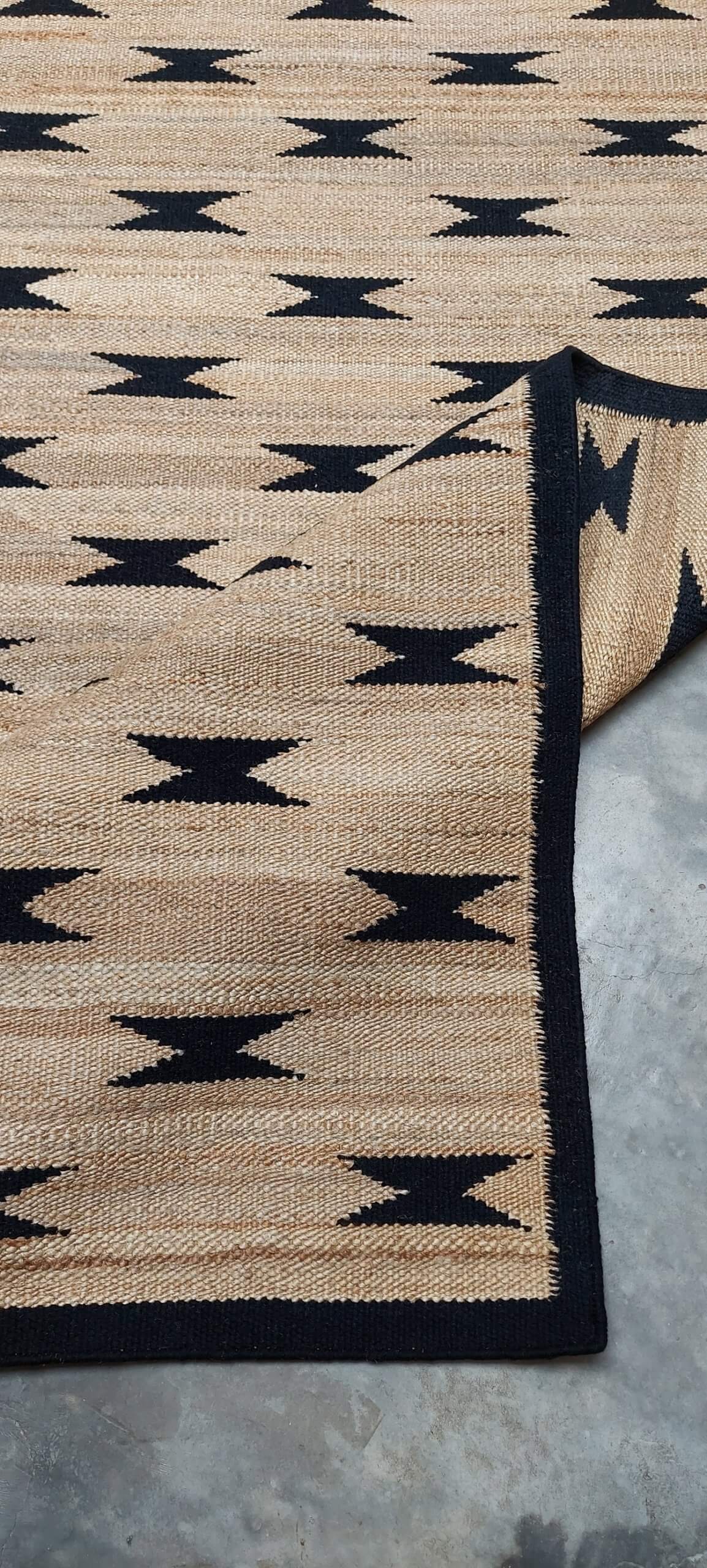 JP002 NATURAL JUTE & BLACK RUGS