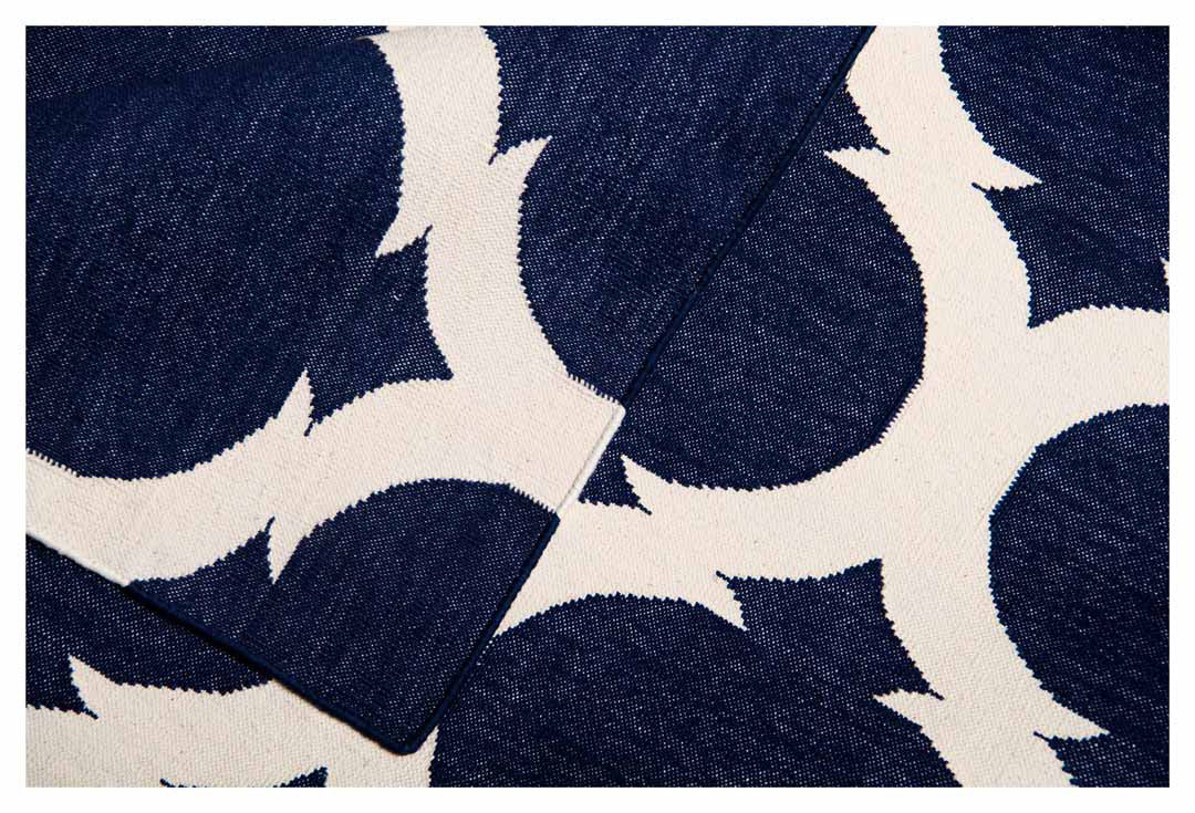 JP0057 LATTICE – ROYAL NAVY & WHITE RUGS