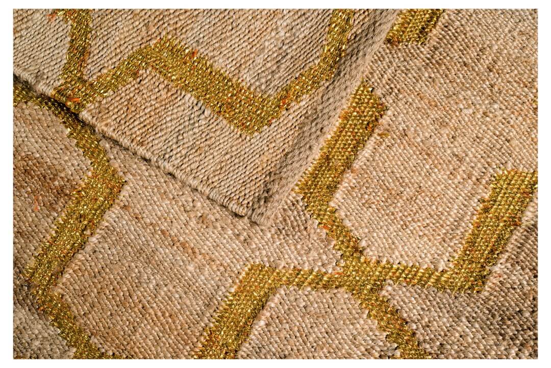 JP0035 ARAVELLI – NATURAL HEMP & GOLDEN BLING RUGS