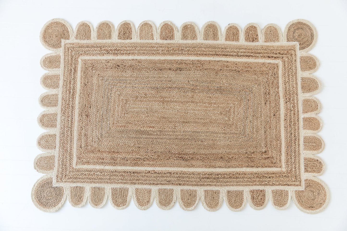 L-015 WHITE SCALLOPED JUTE Handwoven