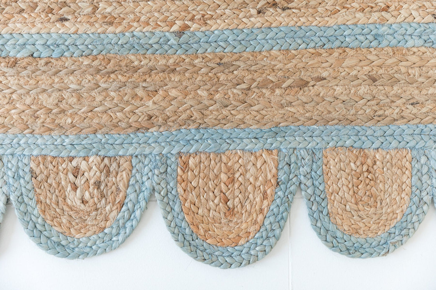 L-018 SEA BLUE SCALLOPED JUTE Handwoven