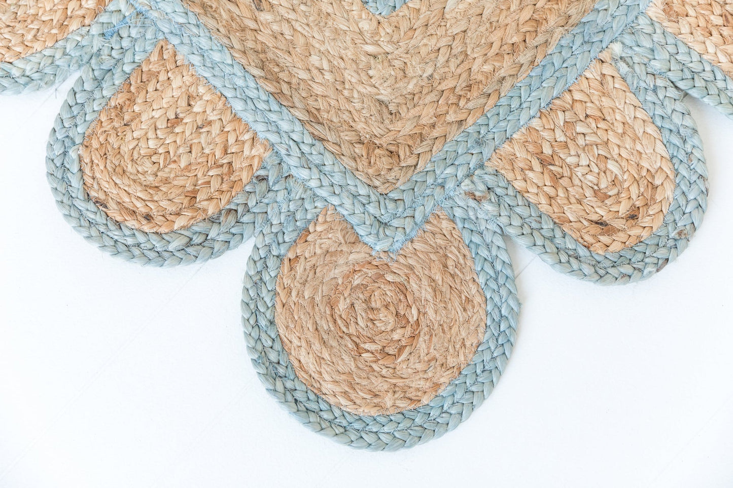 L-018 SEA BLUE SCALLOPED JUTE Handwoven